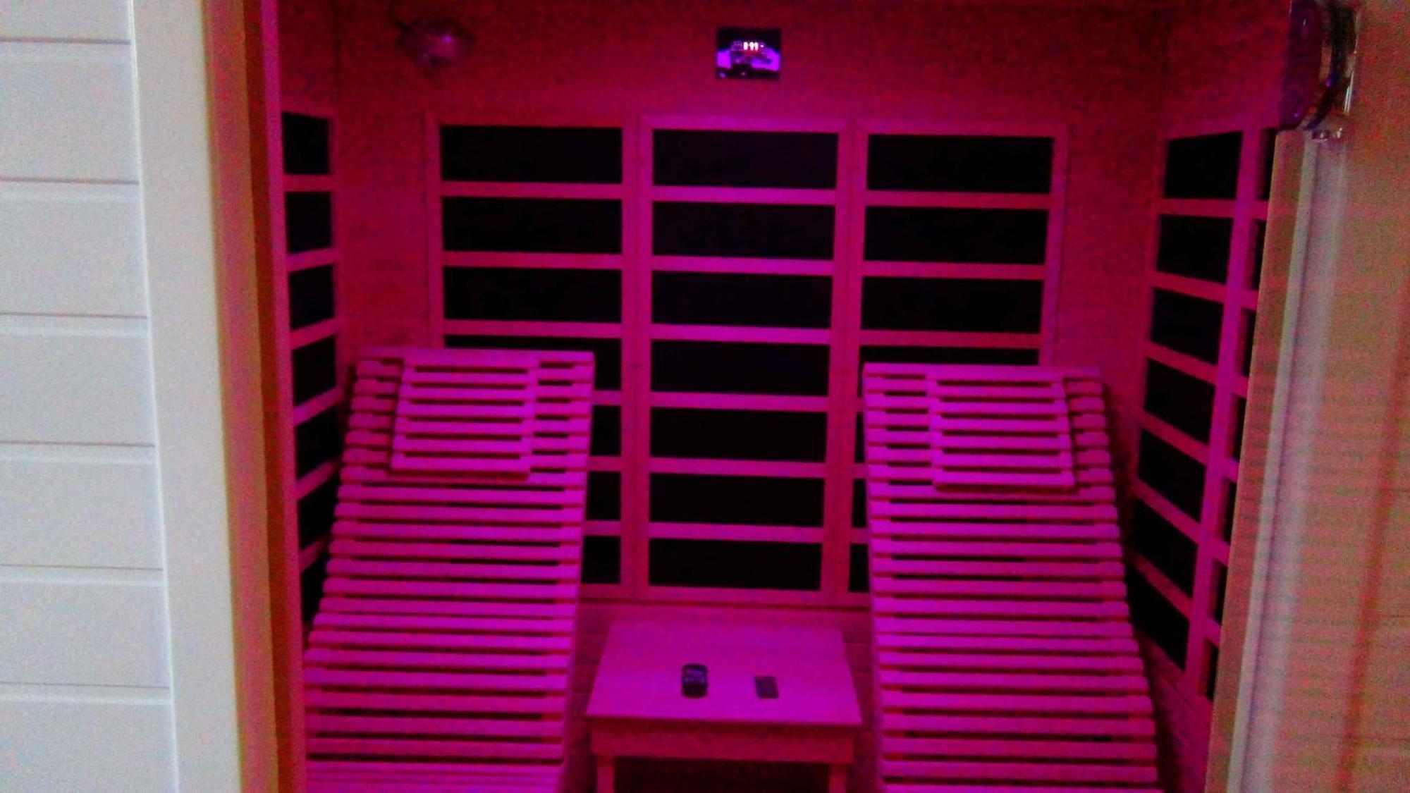 Le Clos Des Tilleuls D Day Home, Chambres D'Hotes, Suite Avec Sauna Privatif, Suite Avec Balneotherapie Privative, En Supplement Option Spa Bain A Remous La Vendelée Kültér fotó