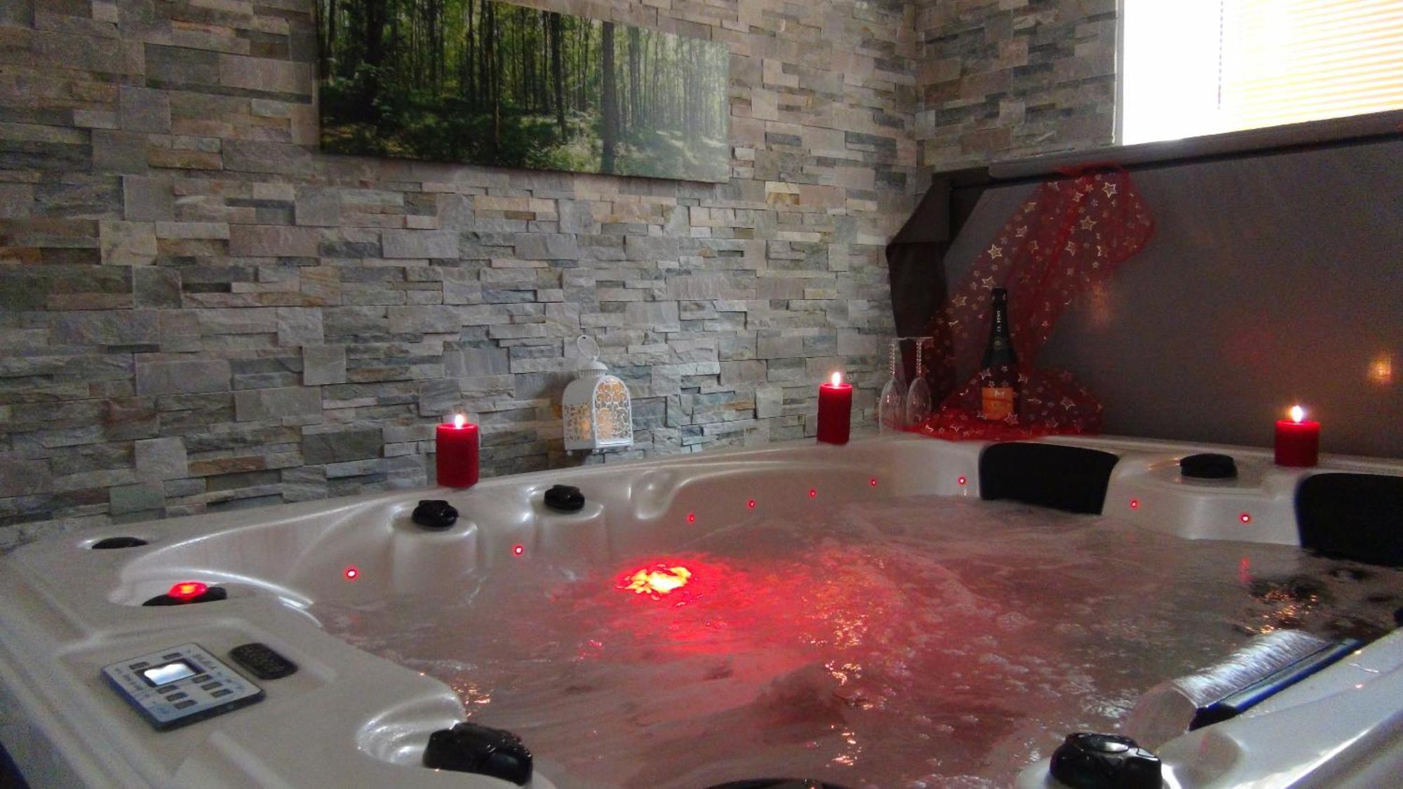 Le Clos Des Tilleuls D Day Home, Chambres D'Hotes, Suite Avec Sauna Privatif, Suite Avec Balneotherapie Privative, En Supplement Option Spa Bain A Remous La Vendelée Kültér fotó
