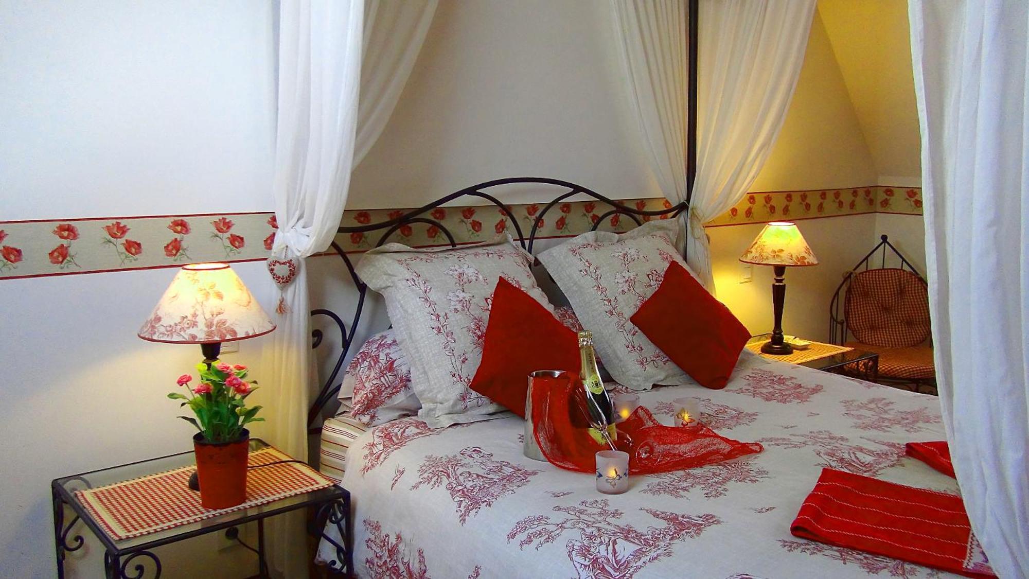 Le Clos Des Tilleuls D Day Home, Chambres D'Hotes, Suite Avec Sauna Privatif, Suite Avec Balneotherapie Privative, En Supplement Option Spa Bain A Remous La Vendelée Kültér fotó