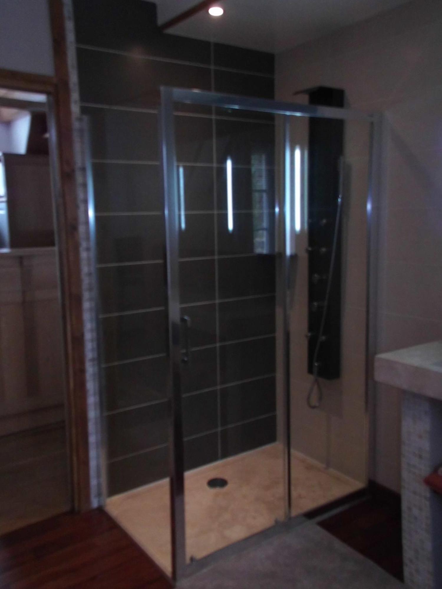 Le Clos Des Tilleuls D Day Home, Chambres D'Hotes, Suite Avec Sauna Privatif, Suite Avec Balneotherapie Privative, En Supplement Option Spa Bain A Remous La Vendelée Szoba fotó