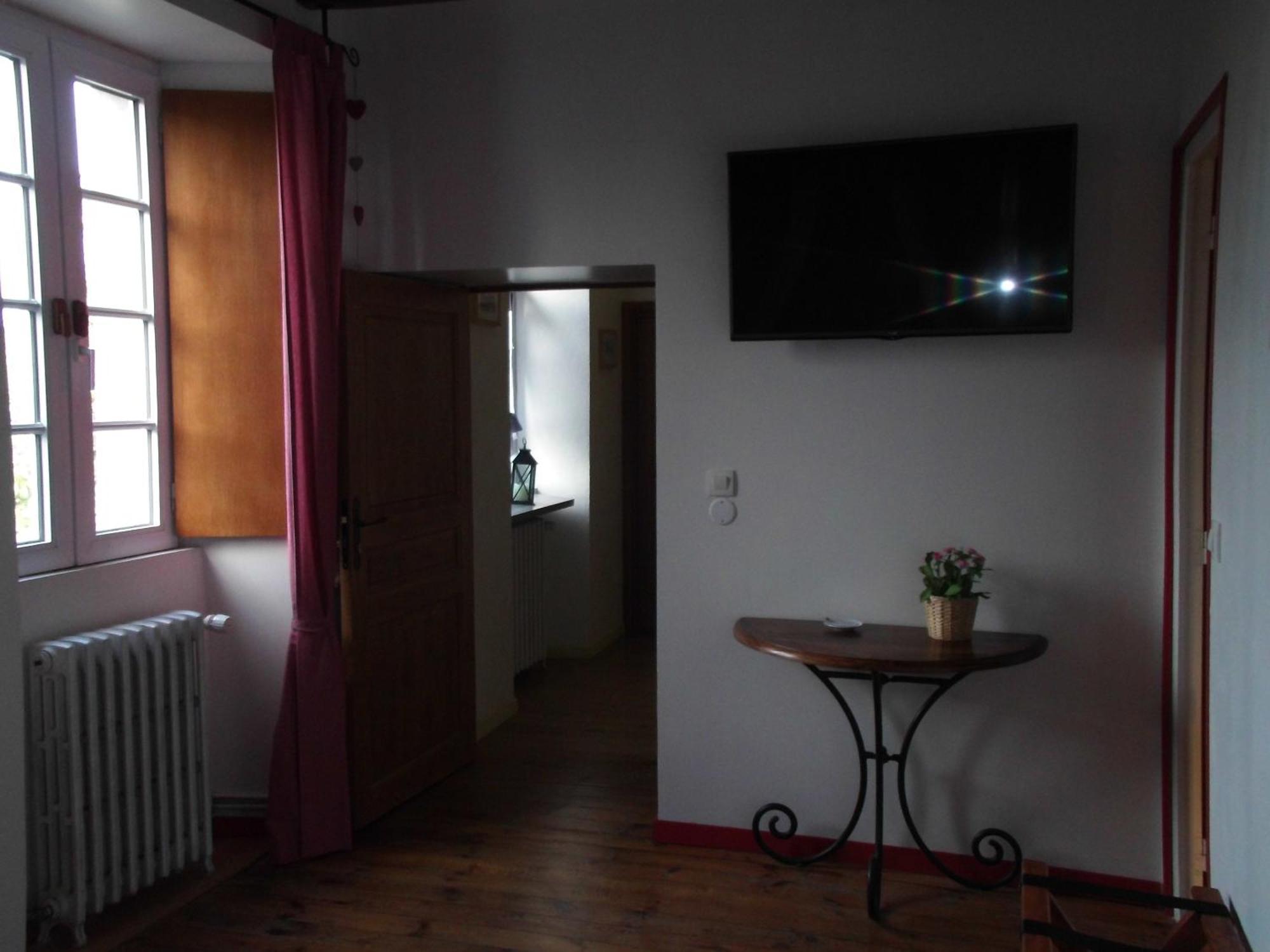 Le Clos Des Tilleuls D Day Home, Chambres D'Hotes, Suite Avec Sauna Privatif, Suite Avec Balneotherapie Privative, En Supplement Option Spa Bain A Remous La Vendelée Szoba fotó