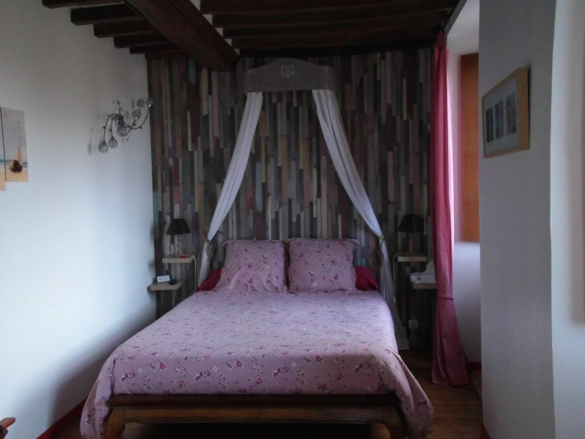 Le Clos Des Tilleuls D Day Home, Chambres D'Hotes, Suite Avec Sauna Privatif, Suite Avec Balneotherapie Privative, En Supplement Option Spa Bain A Remous La Vendelée Szoba fotó