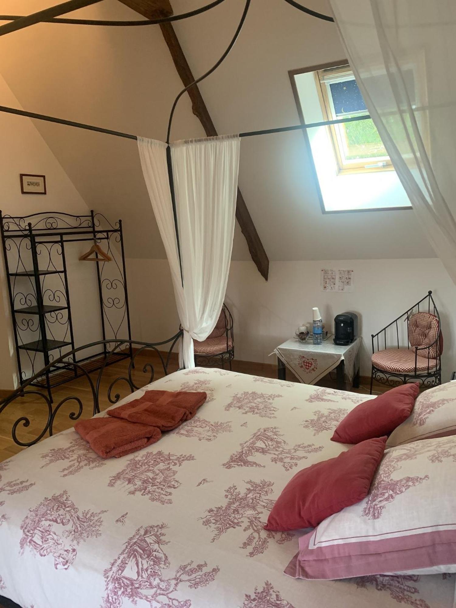 Le Clos Des Tilleuls D Day Home, Chambres D'Hotes, Suite Avec Sauna Privatif, Suite Avec Balneotherapie Privative, En Supplement Option Spa Bain A Remous La Vendelée Kültér fotó
